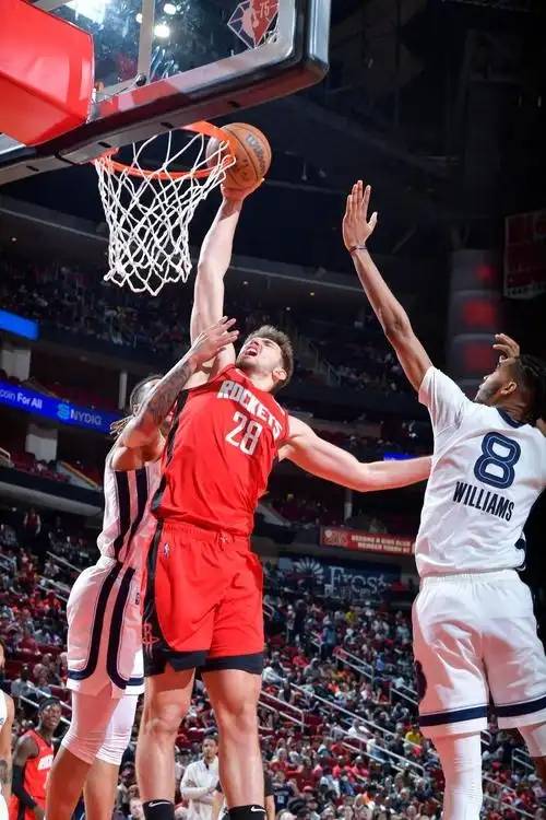 火箭队和太阳队打架